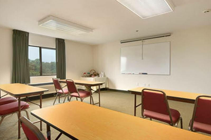 מלון Super 8 By Wyndham בדפורד מתקנים תמונה